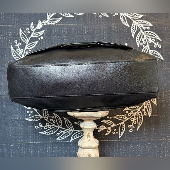 Authentic Salvatore Ferragamo Vala Leather Bag (EUC) - Picture 4 of 9